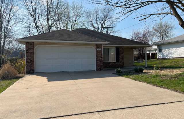 Super Nice 3bed, 2bath house with 2 car garage in Central Location photos photos