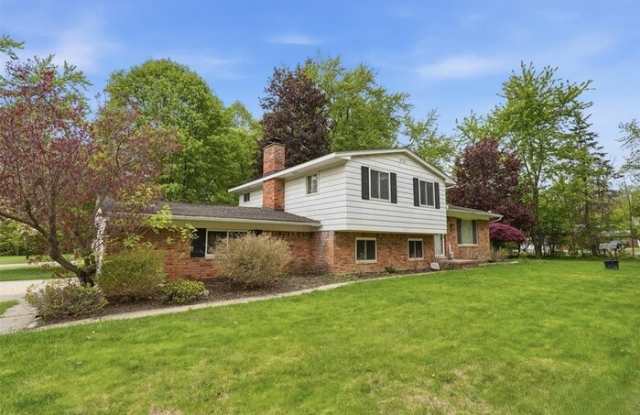 2478 Hiller Road Gallery 2