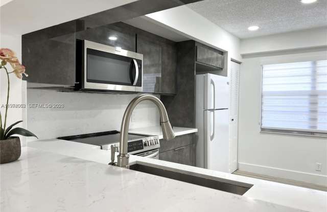 1001 SW 128 TER photos photos