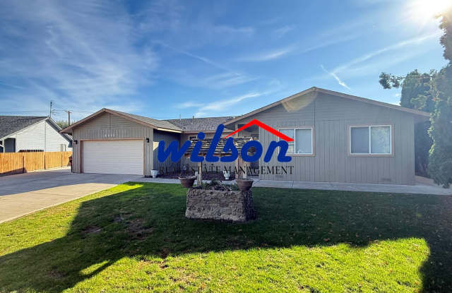 PRICE DROP ! Spacious 3 Bed / 2 Bath Home in West Valley - 6402 Fremont Drive, Yakima, WA 98908