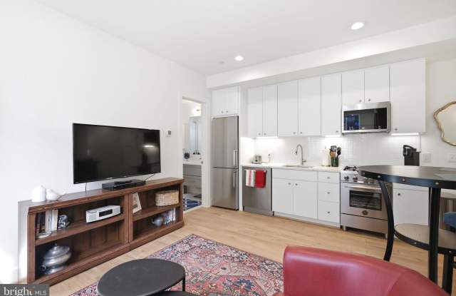 1775 SWANN Street NW unit: 102 photos photos