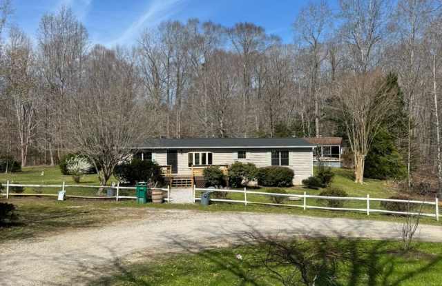 Fully Renovated Secluded 3 Bedroom Rancher! photos photos