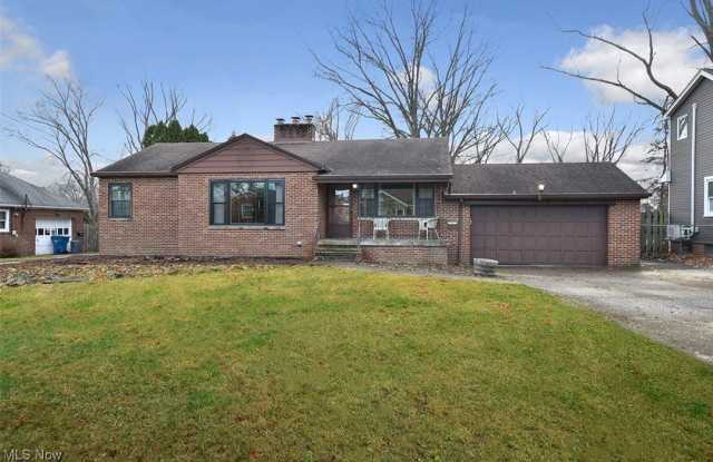 21775 Hillsdale Avenue photos photos