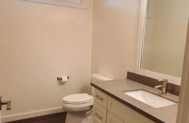 AVAILABLE NOW! 3 Bed, 2.5 bath with 2 parking in Kailua Gallery 4