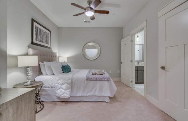 525 East Apartments Gallery 4