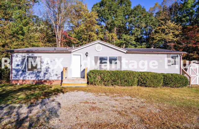 3-Bedroom, 2 bath home with Spacious Deck – Minutes from Farmville! Gallery 1