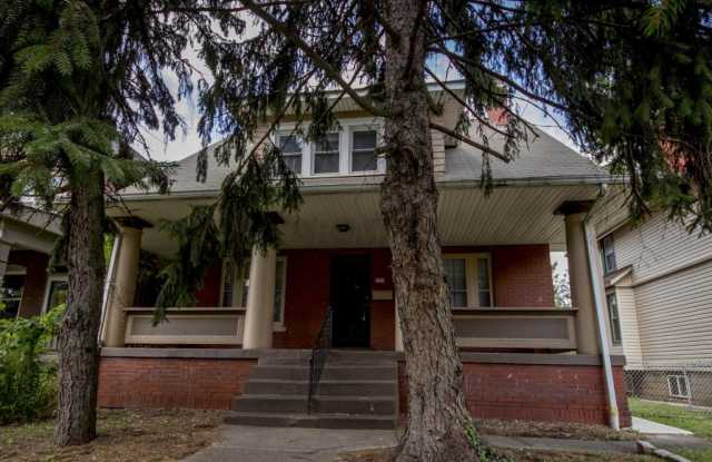 2263 Summit Street - 2263 Summit Street, Columbus, OH 43202