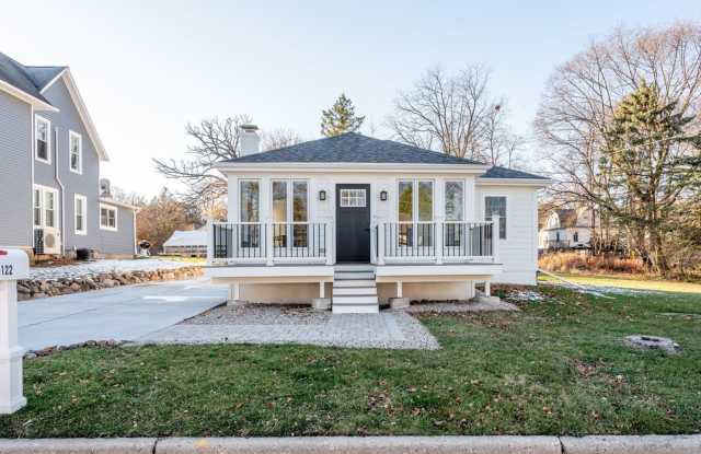 Williams Bay Pet-Friendly Furnished Home Available for Monthly  Mid-Term Rentals photos photos