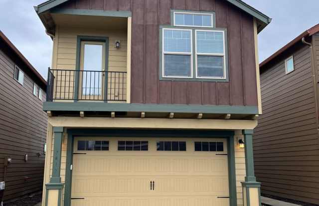 At Home in Hazel Dell- 3 bedrooms! - 7417 Northwest 1st Place, Hazel Dell, WA 98665