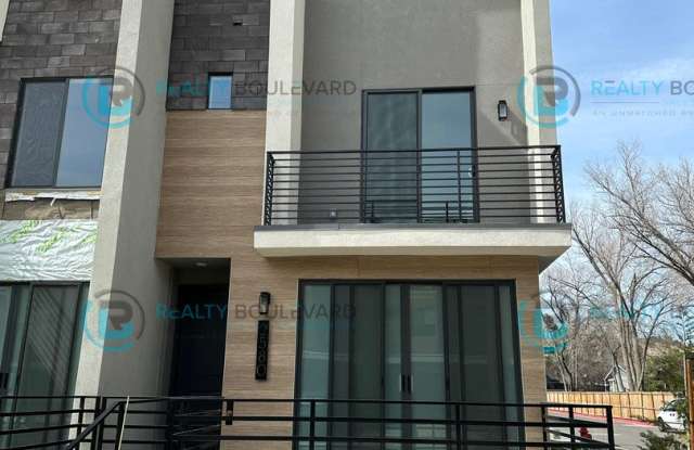 Modern 2 Bedroom 2Bath  Townhome with Dual Patios & Designer Finishes near Truckee River photos photos