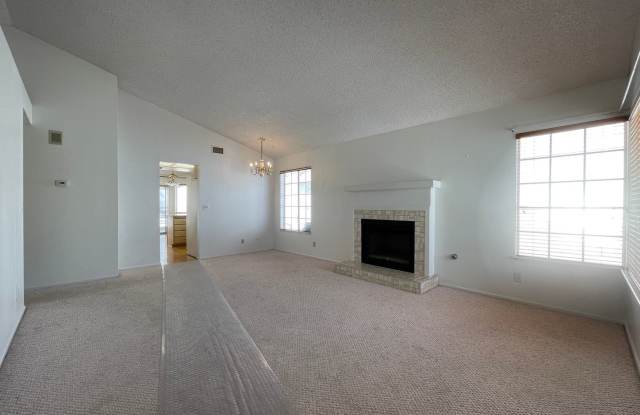 3 Bedroom House in The Lakes! Gallery 4