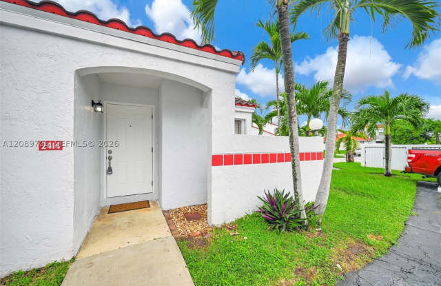 2414 San Remo Cir Gallery 1