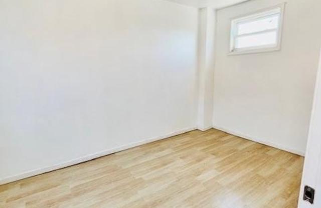 240 W GLENWOOD AVENUE photos photos