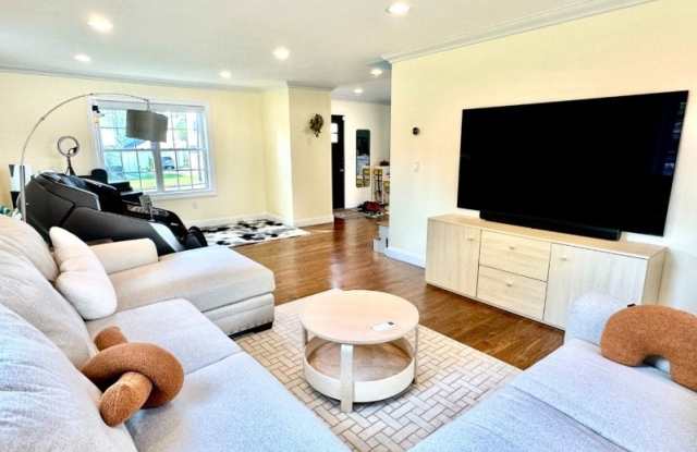 37 Miele Pl Gallery 4