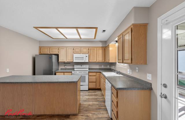 Conveniently Located 3 Bedroom Townhome photos photos