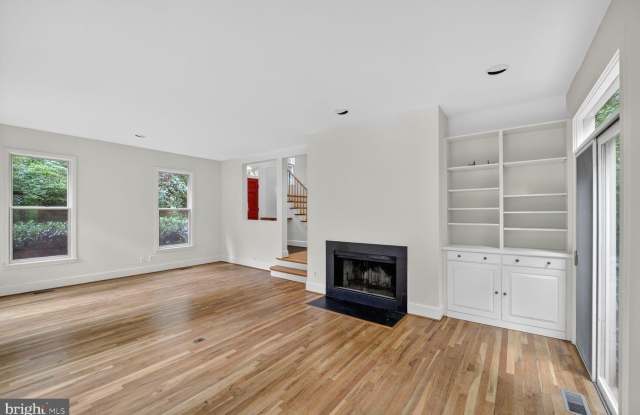 4532 BROAD BRANCH Road NW Gallery 4