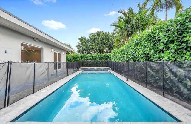 10330 SW 51st St photos photos