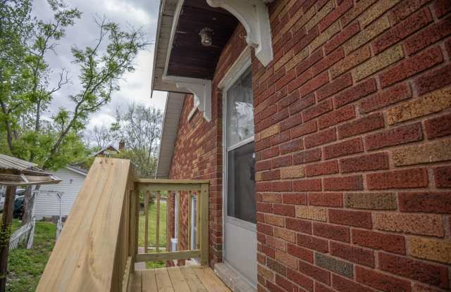 927 Washington Street - A Gallery 3
