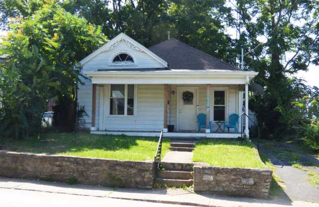 Vintage, Renovated SF House! High Ceilings, HW Floors, Covered Porch, Off-Street Parking! - 770 Maple Avenue, Lexington, KY 40505
