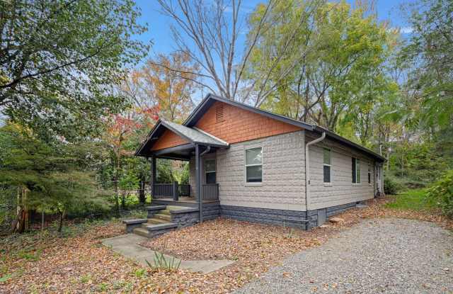 Beautifully Renovated Cottage - Great North Location photos photos