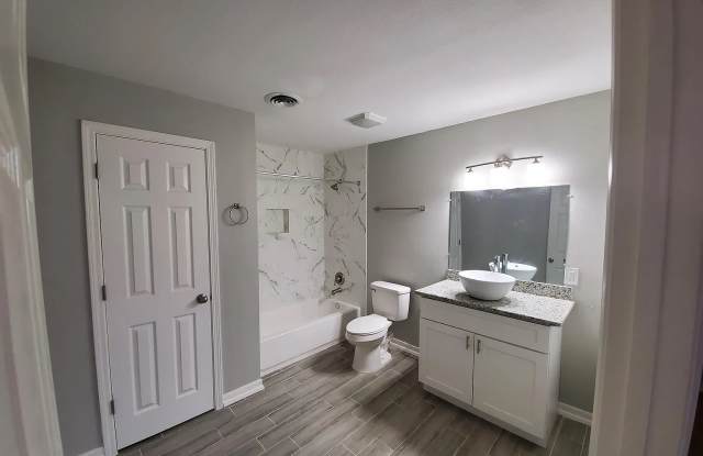 303 S 14th St photos photos