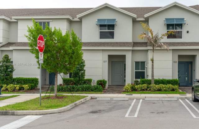 137 NE 3rd Ct photos photos