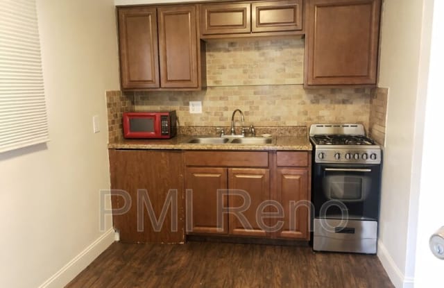 1747 1/2 C St photos photos