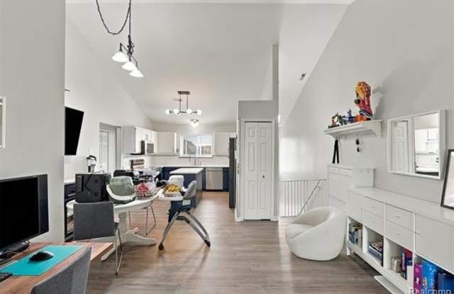 15139 Northpointe Drive Gallery 4