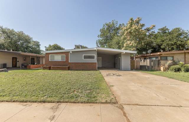 Endearing 3-Bedroom MidCentrury Home photos photos