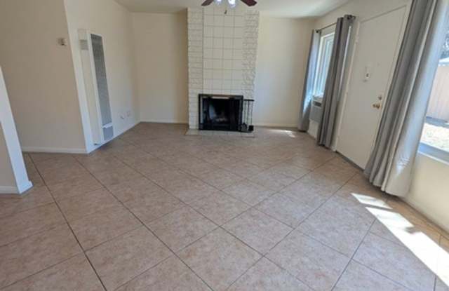 2 Bedroom / 1 Bath Apartment with 1-Car Garage in El Cajon Gallery 4