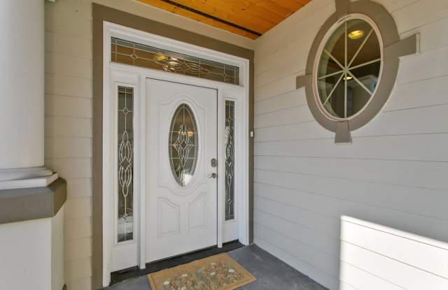 Federal Way 4 Bed, 3 Bath with Bonus Room and Primary Suite Retreat Gallery 3
