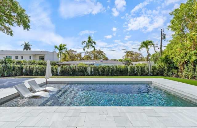 1840 NE 199th St photos photos