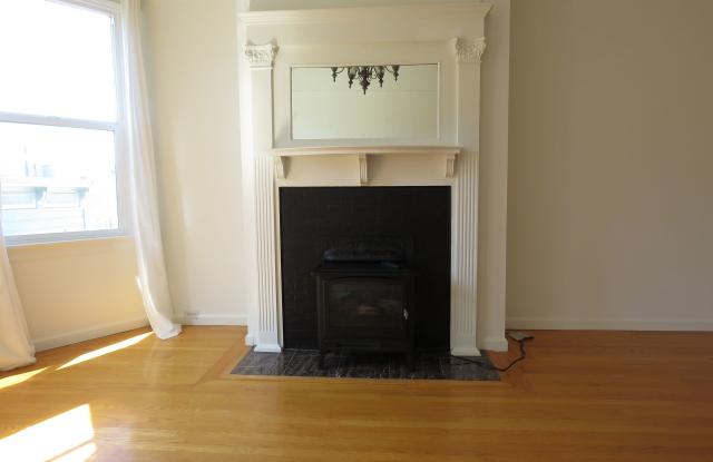 Near Alamo Square Park - 1 bedroom plus extra room - split bathroom  - Shared yard and shared coin-op washer/dryer Gallery 4