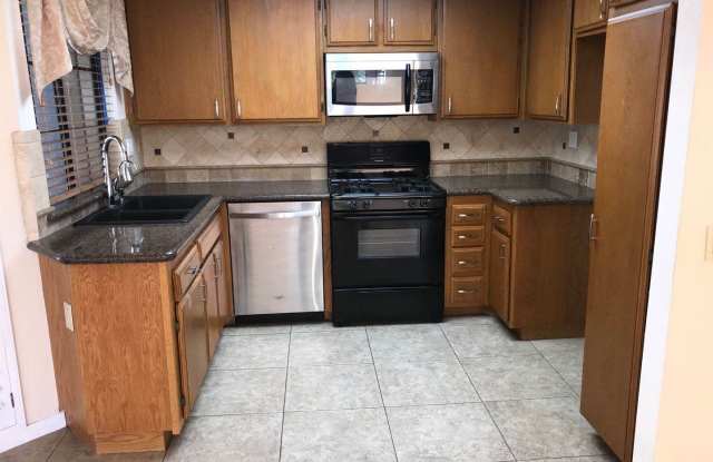1759 Shady Oaks Ct, Azusa, CA 91702, USA Gallery 2