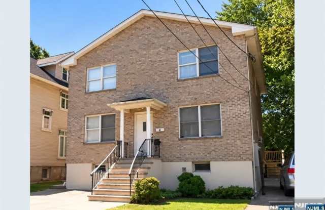 218 Warren Avenue Gallery 1