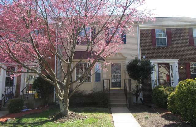 43143 GATWICK SQ - 43143 Gatwick Square, Ashburn, VA 20147