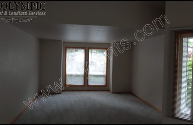 2310 Woodfield Loop SE Gallery 2