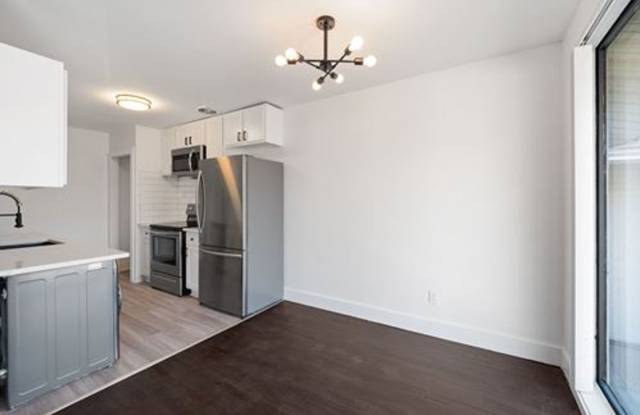 Royal Oakland Apartments Gallery 4