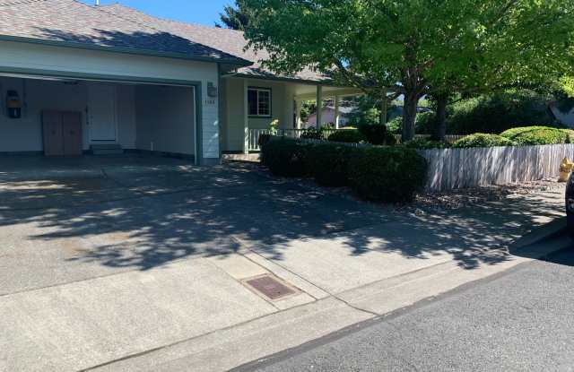 3BD 2BTH w/2 Car Garage  Landscaped Yard photos photos