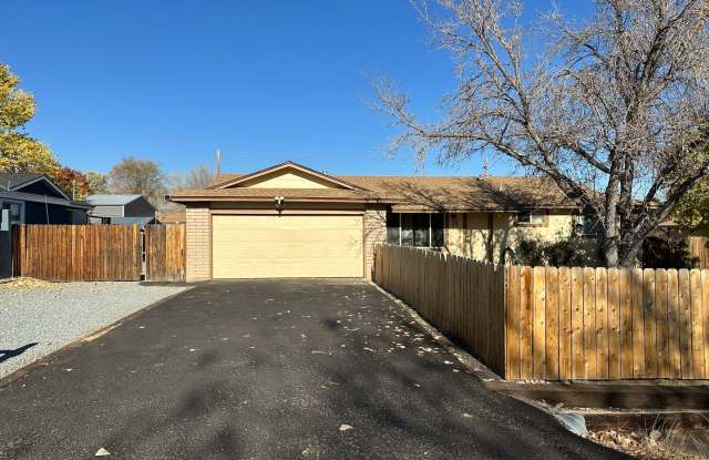 Spacious home with RV parking in Spanish Springs Gallery 3