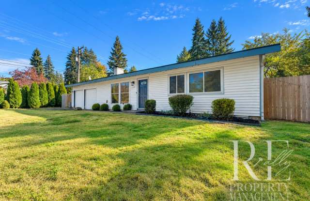 Spacious 3-Bedroom Home with Bonus Room, Fireplace & Expansive Patio Gallery 1