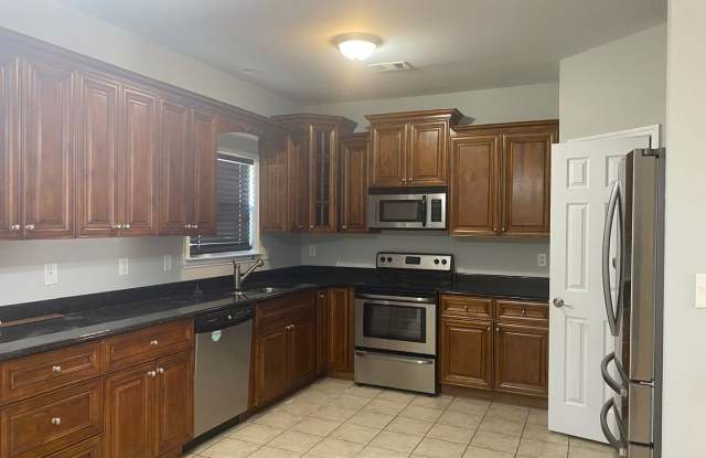 Townhome * Convenient to 1-20 - 2213 River Park Court, Augusta, GA 30907