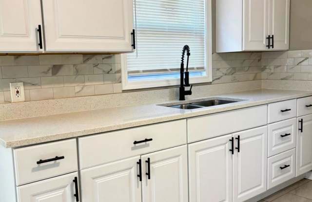 Spacious 3-Bedroom 2 Bath Home in Gary photos photos