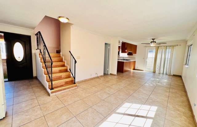 PRICE REDUCED : 3 bedroom, 2 bath house with Super large master bedroom! Gallery 2