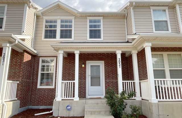 2 Bedroom Townhome Available Near S Circle Dr  Monterey Rd! photos photos