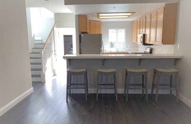 Islay Hills Condo! Upgraded, Nice Neighborhood -No Co-signers Gallery 1
