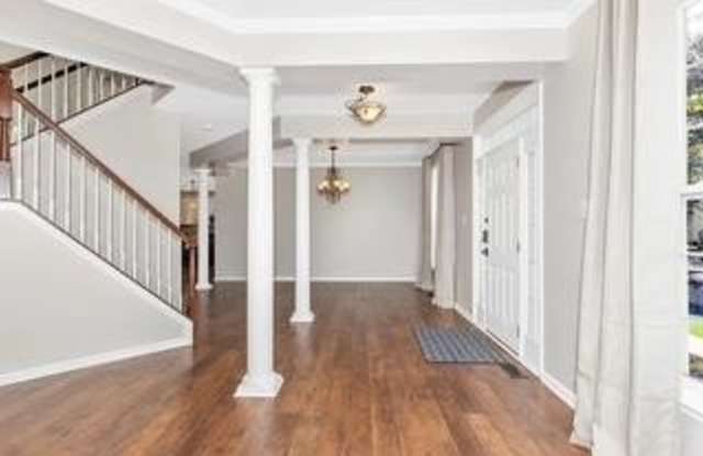 1713 DEARBOUGHT DRIVE Gallery 4