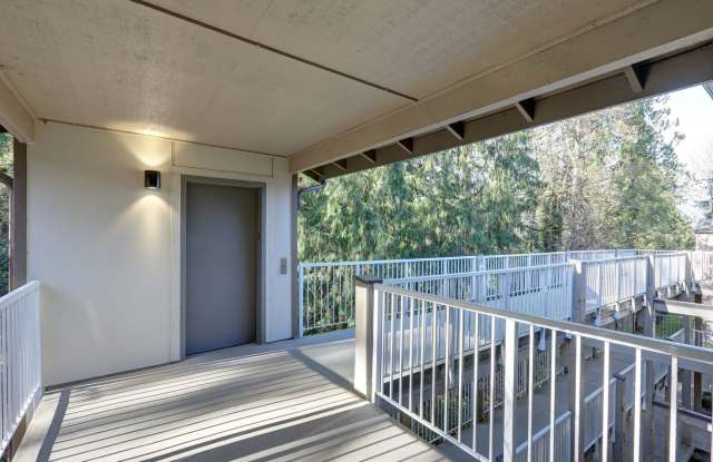 Spacious 2bd + DEN, 1.75ba Condo available in the heart of Issaquah! Gallery 3