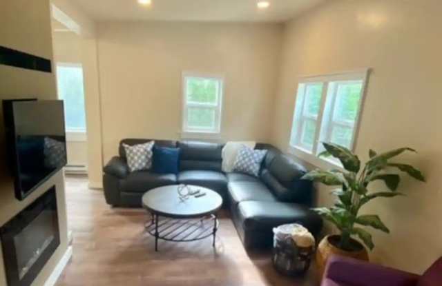 5171 Anderson Rd *1 MONTH RENT FREE WITH A 12 MONTH LEASE* photos photos