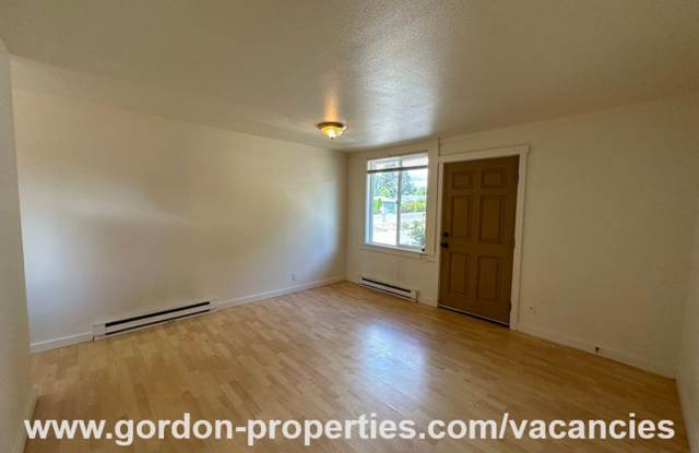 SE Arista Dr - 1 bedroom apartment in Oak Grove with storage unit Gallery 4